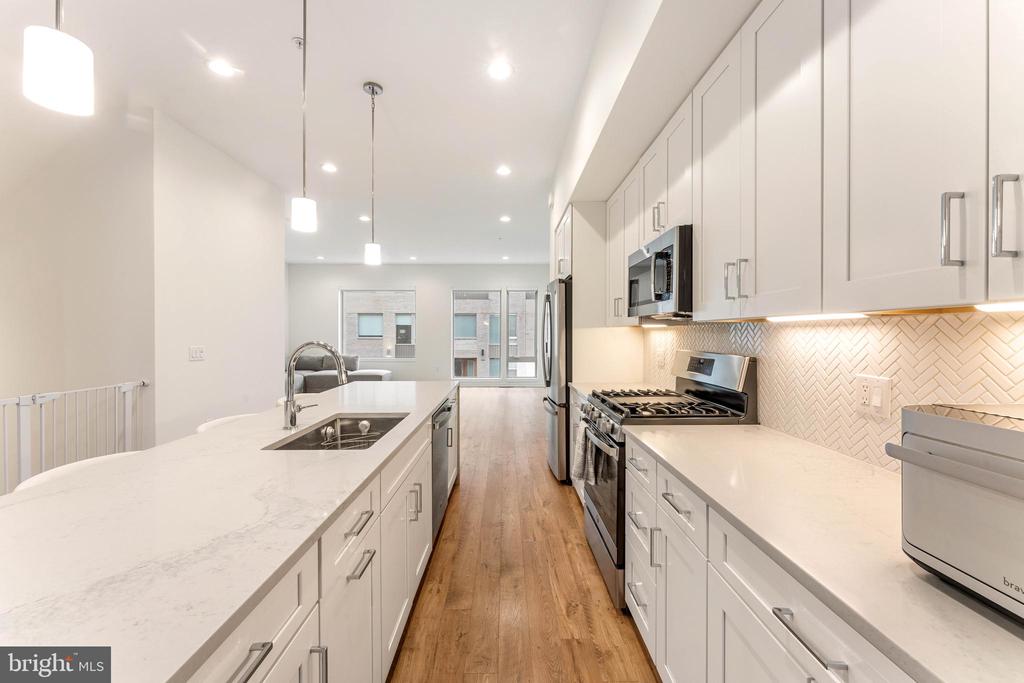 3208 PARKVIEW WALK