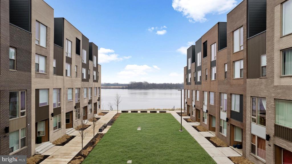 3208 PARKVIEW WALK
