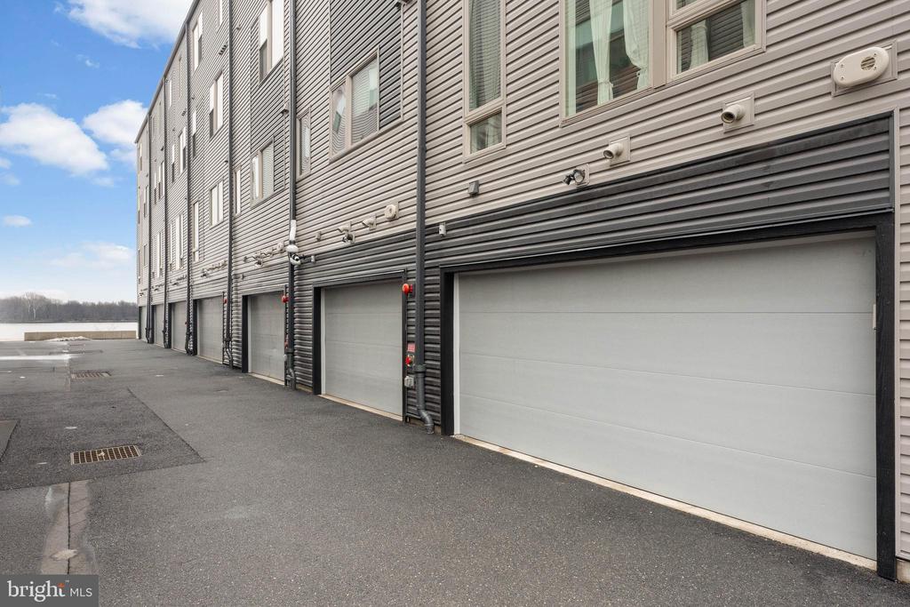 3208 PARKVIEW WALK