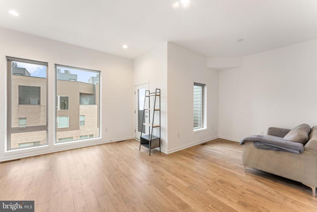 3208 PARKVIEW WALK