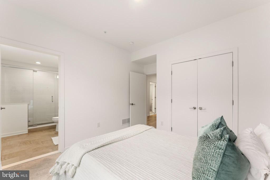 3208 PARKVIEW WALK