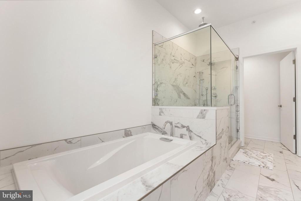 3208 PARKVIEW WALK