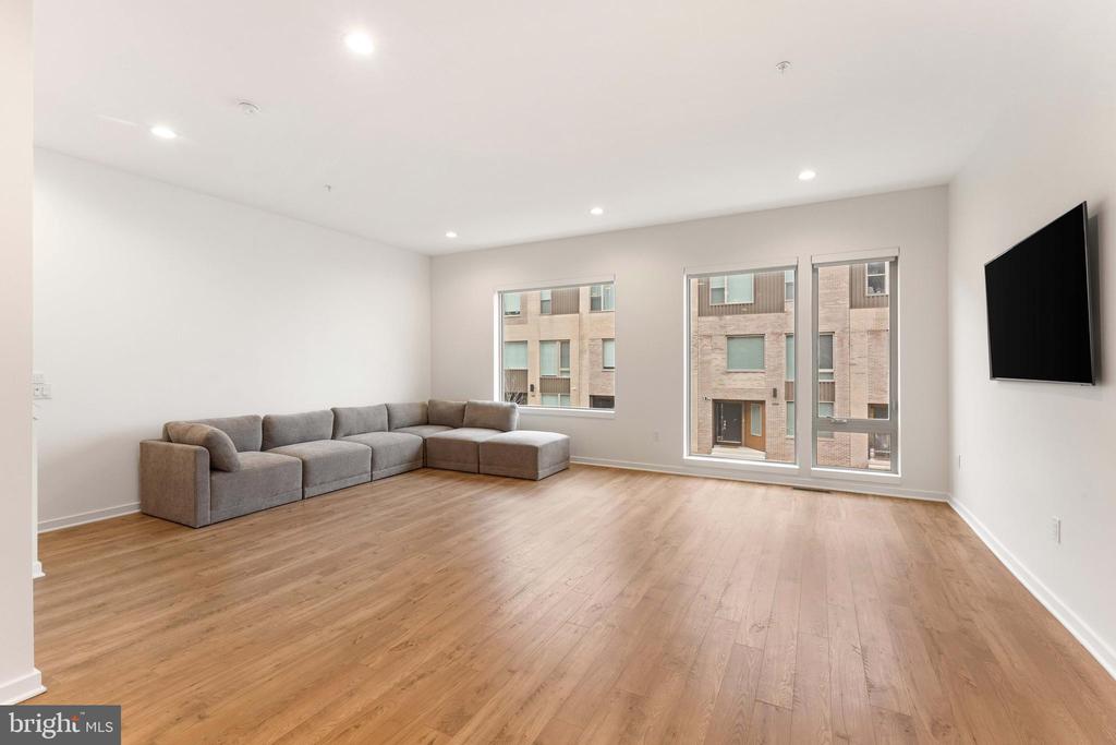 3208 PARKVIEW WALK