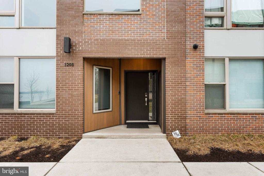 3208 PARKVIEW WALK