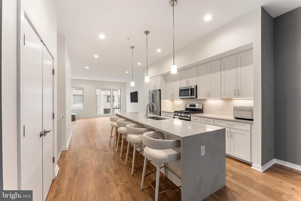 3208 PARKVIEW WALK