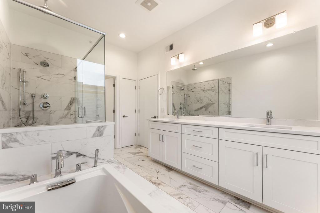 3208 PARKVIEW WALK