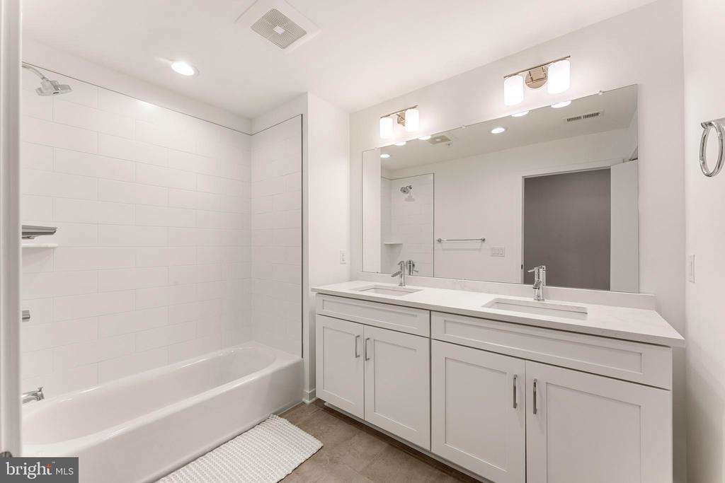 3208 PARKVIEW WALK