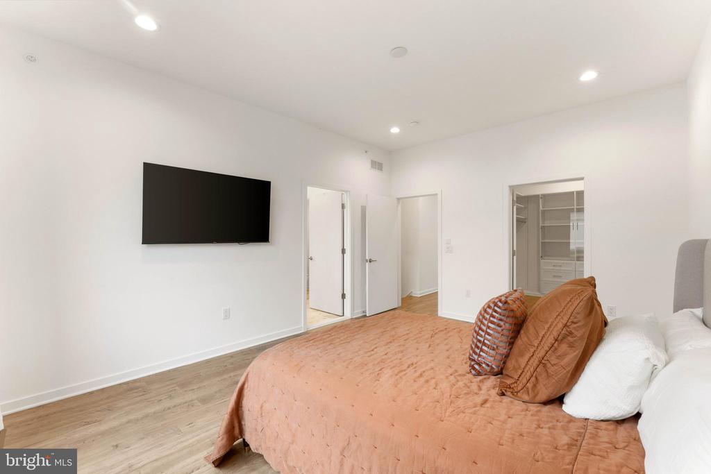 3208 PARKVIEW WALK