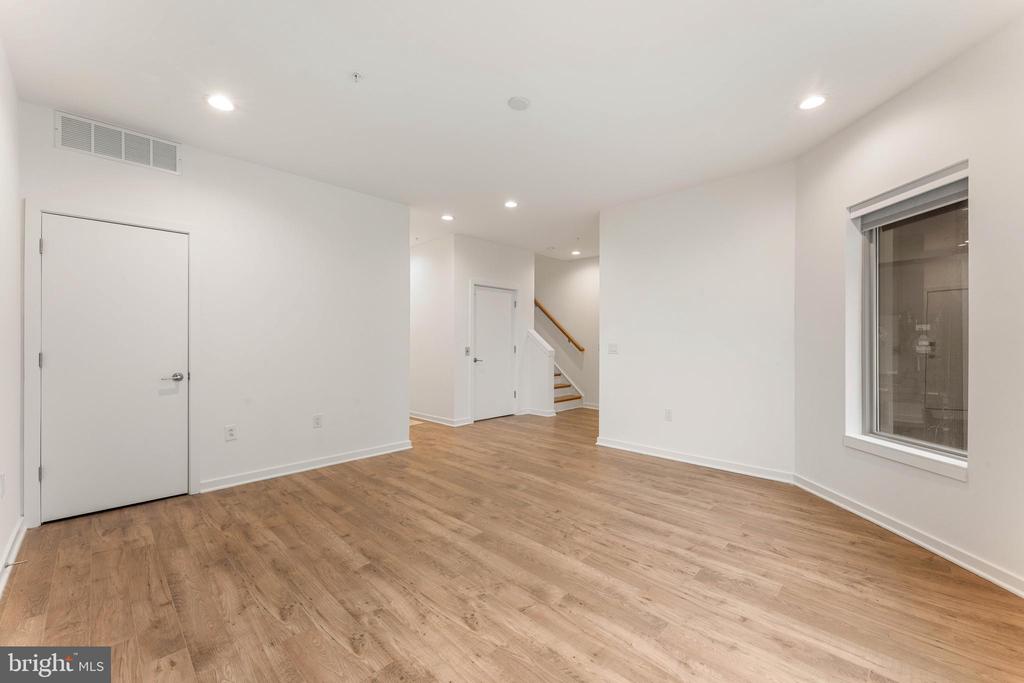 3208 PARKVIEW WALK