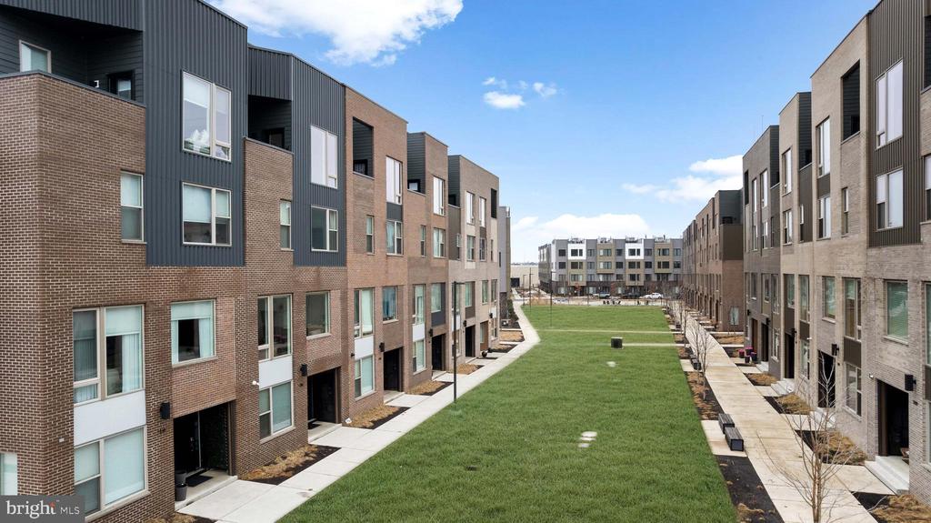 3208 PARKVIEW WALK