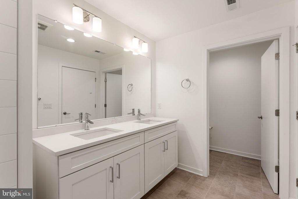 3208 PARKVIEW WALK