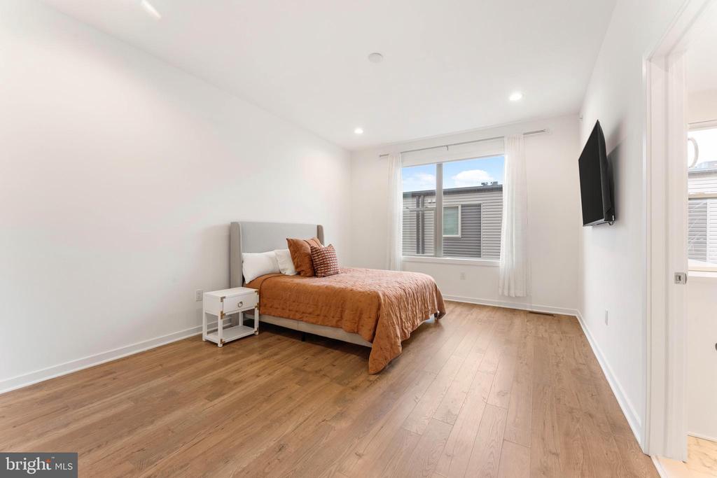 3208 PARKVIEW WALK