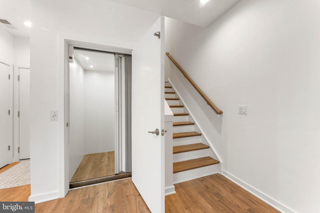 3208 PARKVIEW WALK