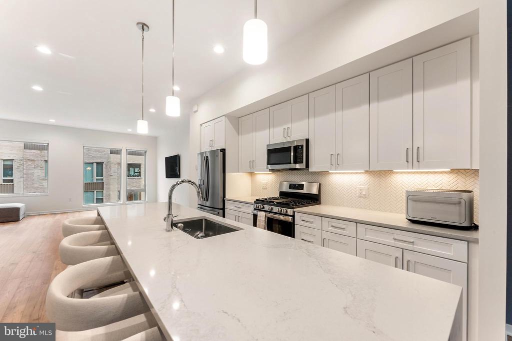 3208 PARKVIEW WALK