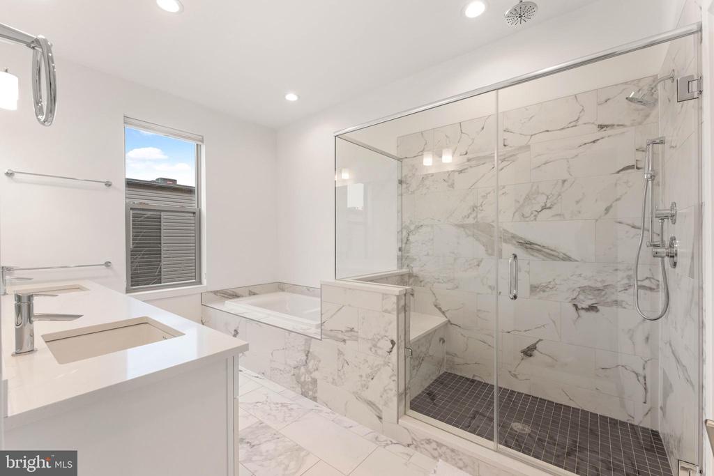 3208 PARKVIEW WALK