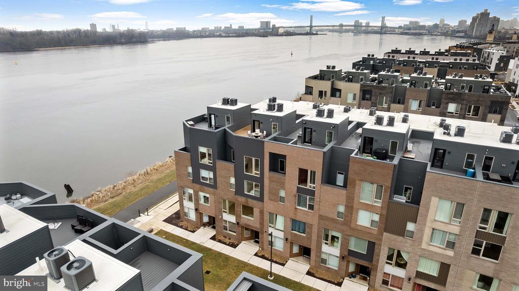 3208 PARKVIEW WALK
