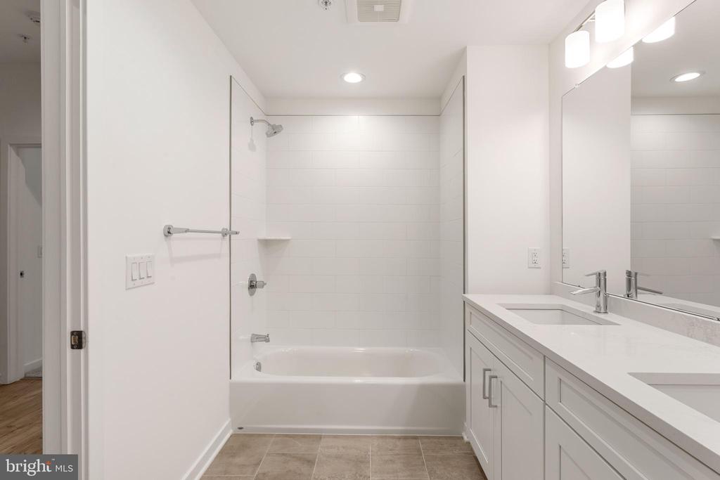 3208 PARKVIEW WALK