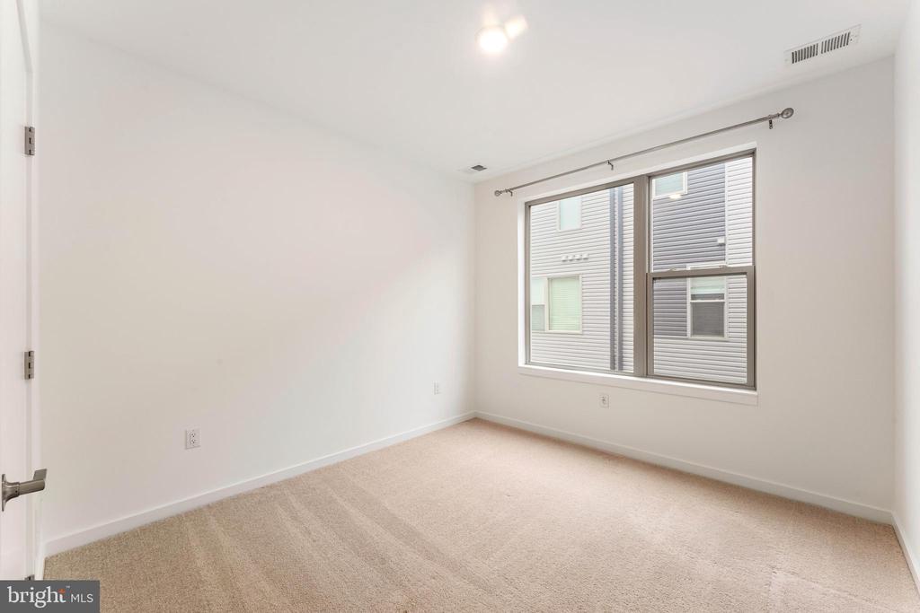 3208 PARKVIEW WALK