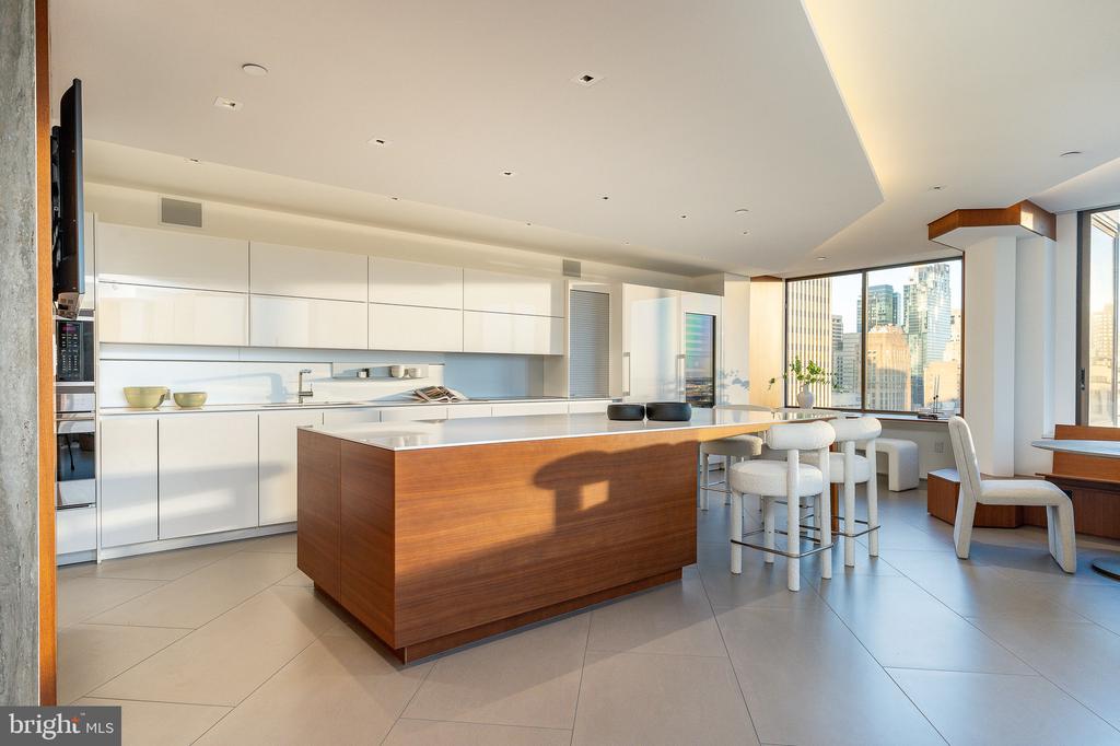 210 W RITTENHOUSE SQUARE 2106-07
