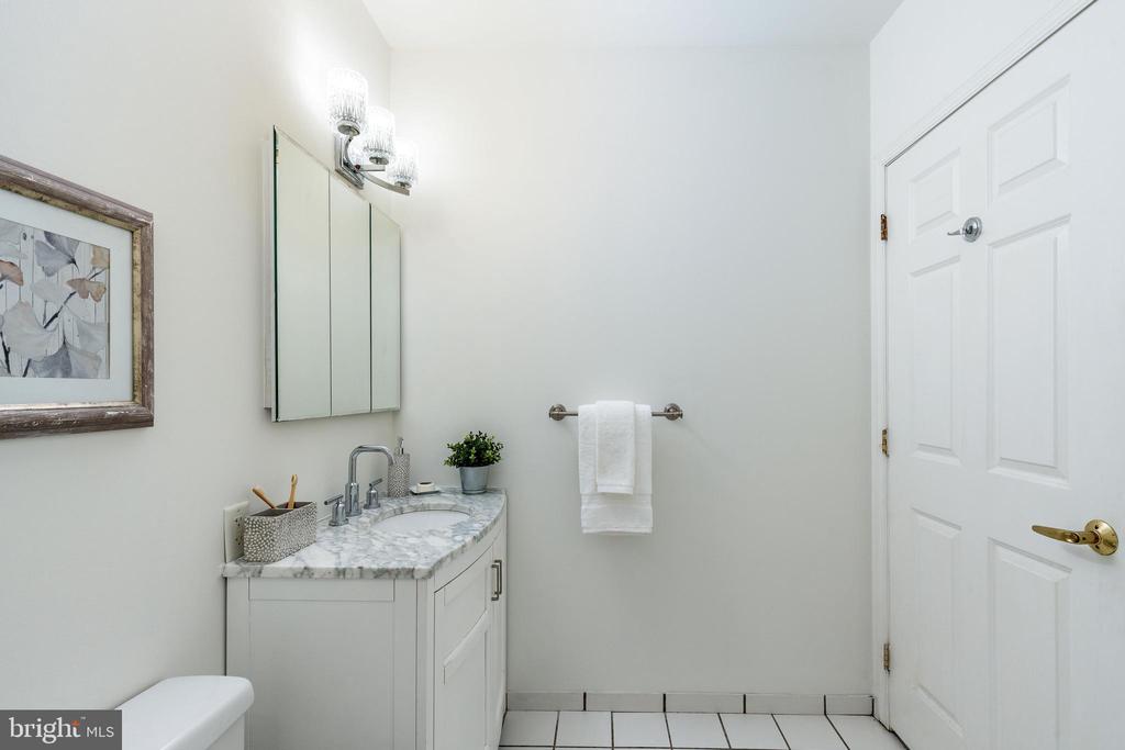 1600 ARCH STREET 18 1702