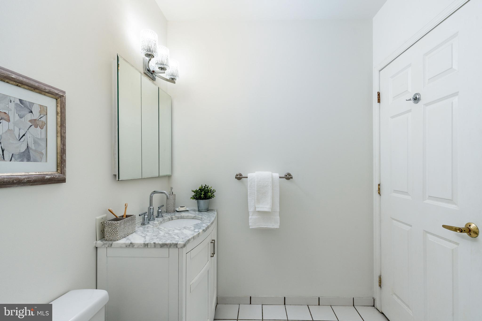 1600 ARCH STREET 18 1702