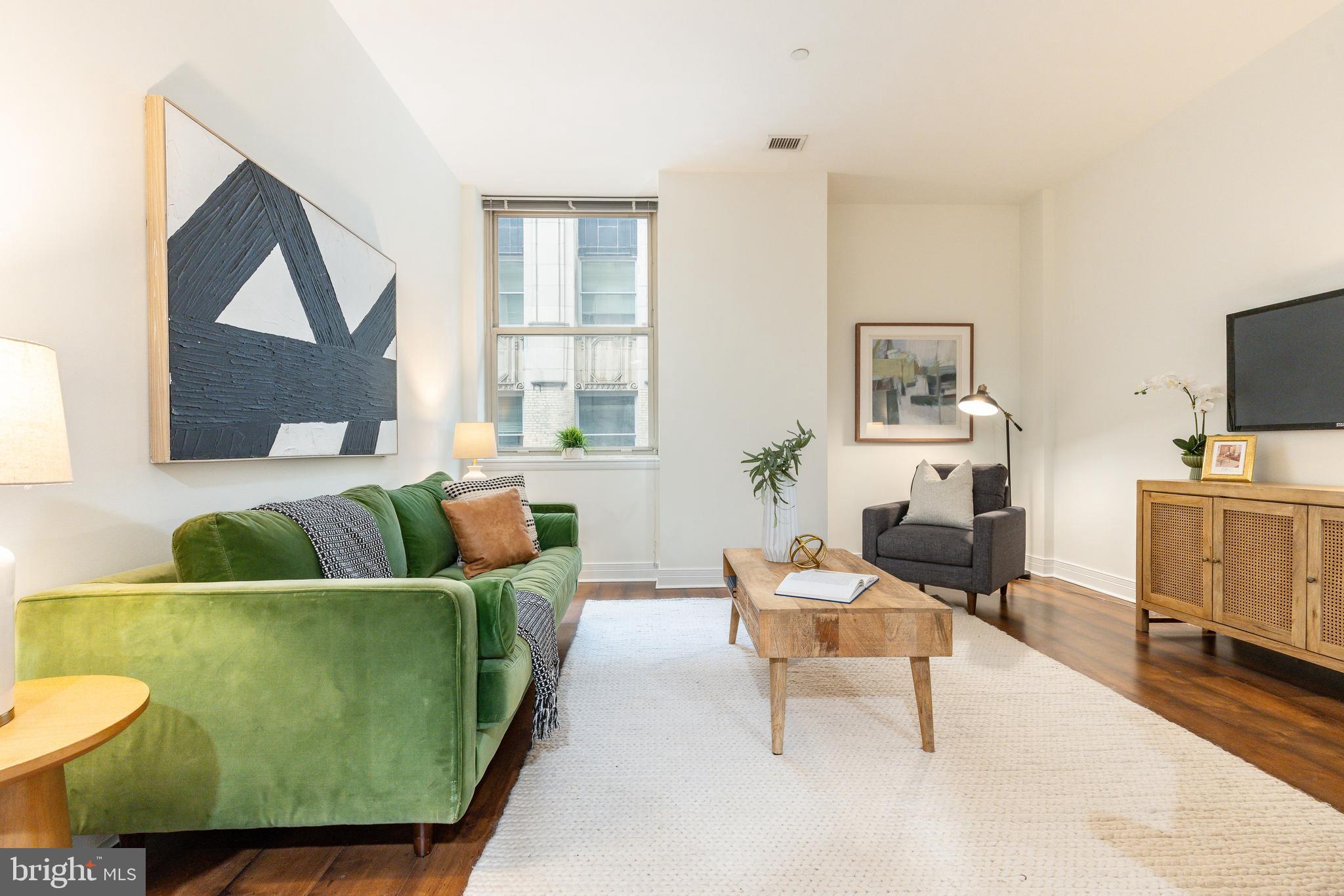 1600 ARCH STREET 18 1702