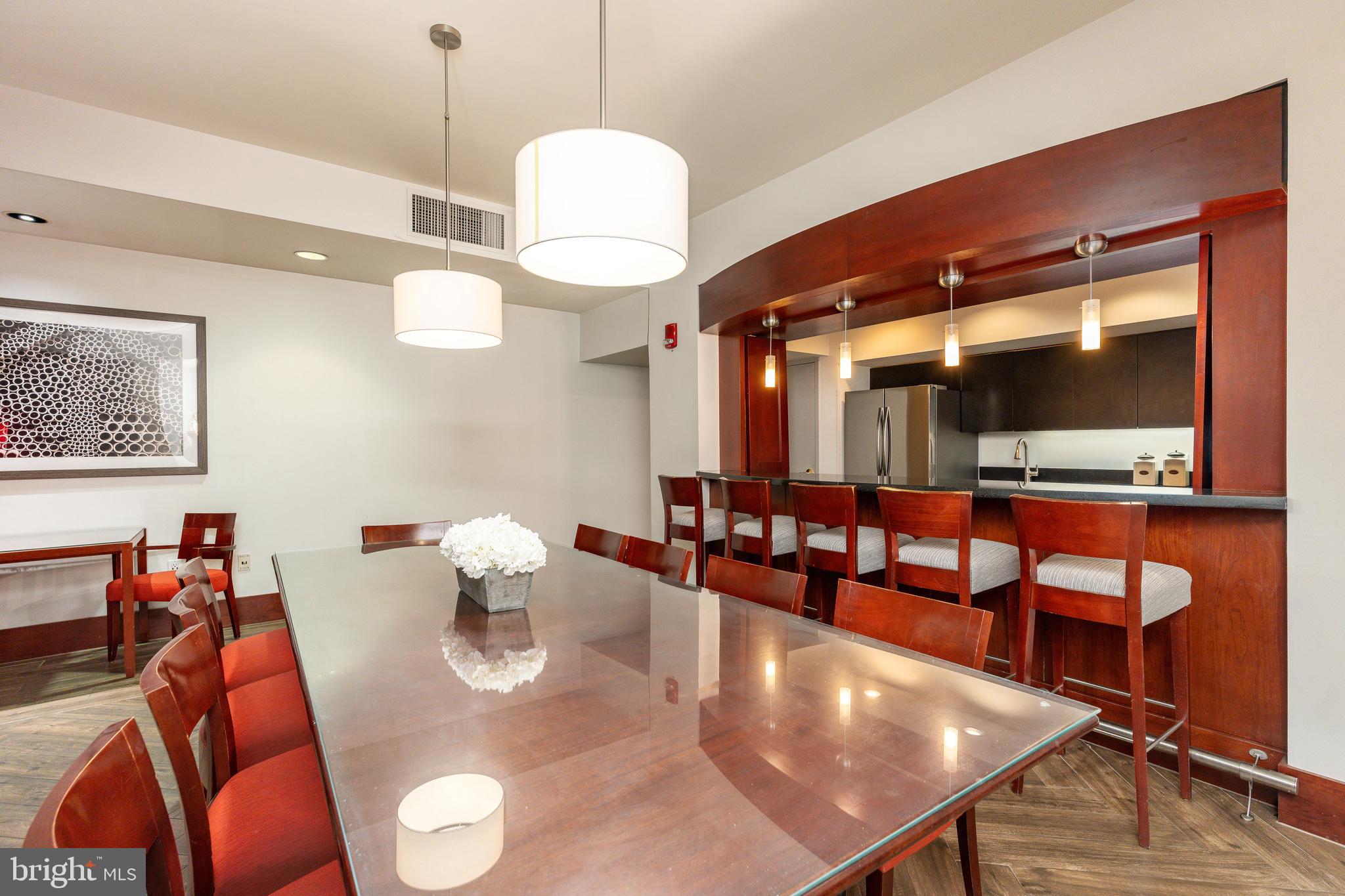 1600 ARCH STREET 18 1702