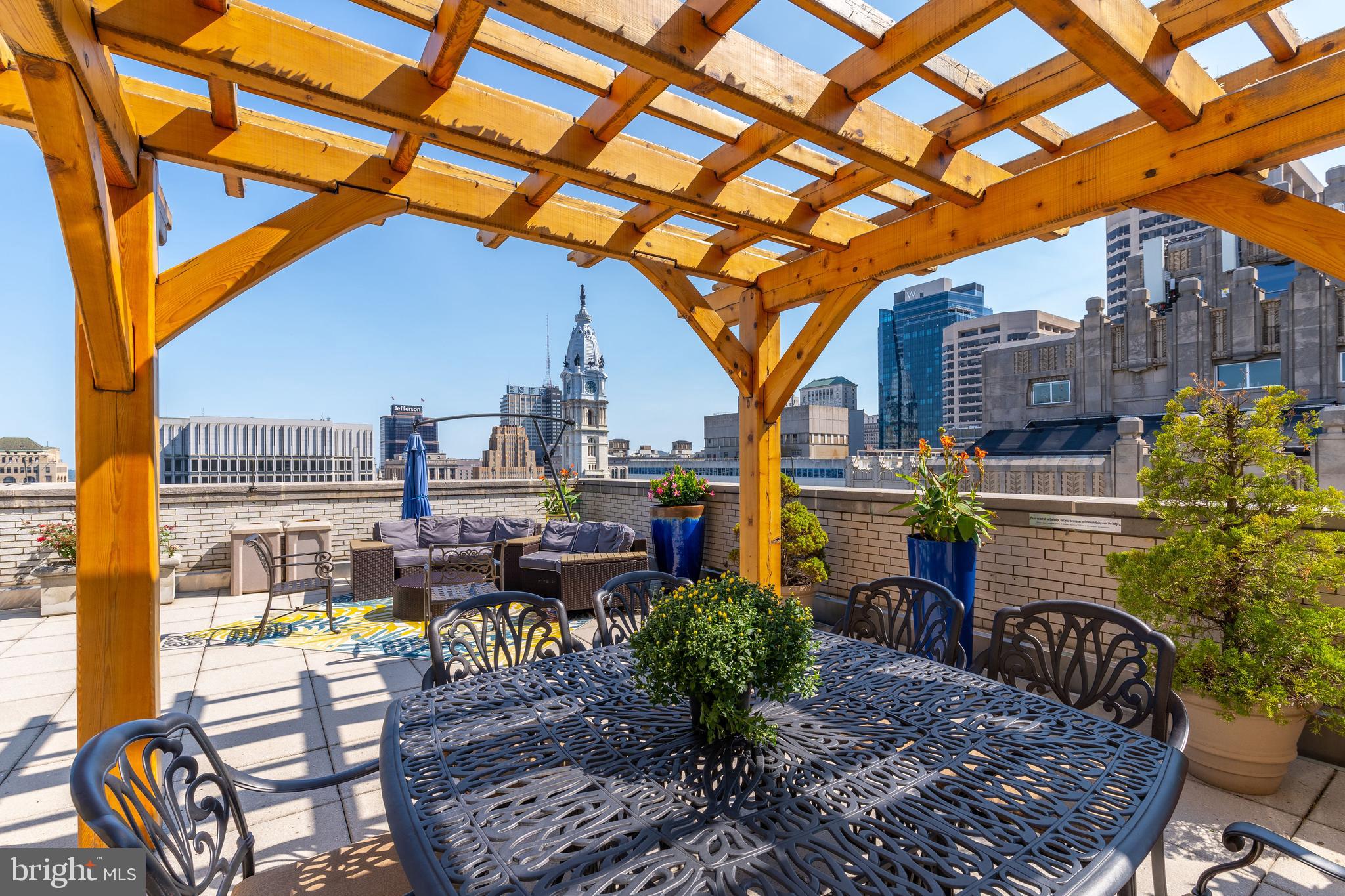 1600 ARCH STREET 18 1702