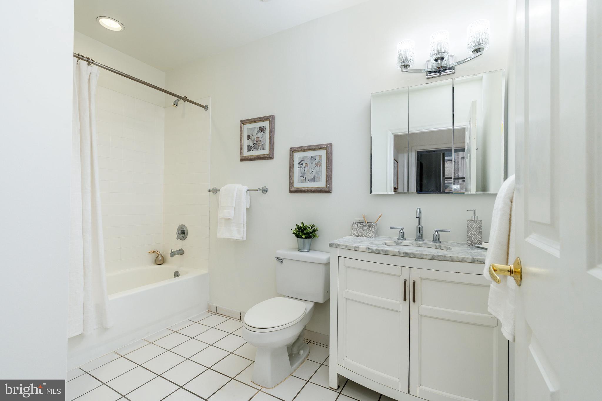 1600 ARCH STREET 18 1702