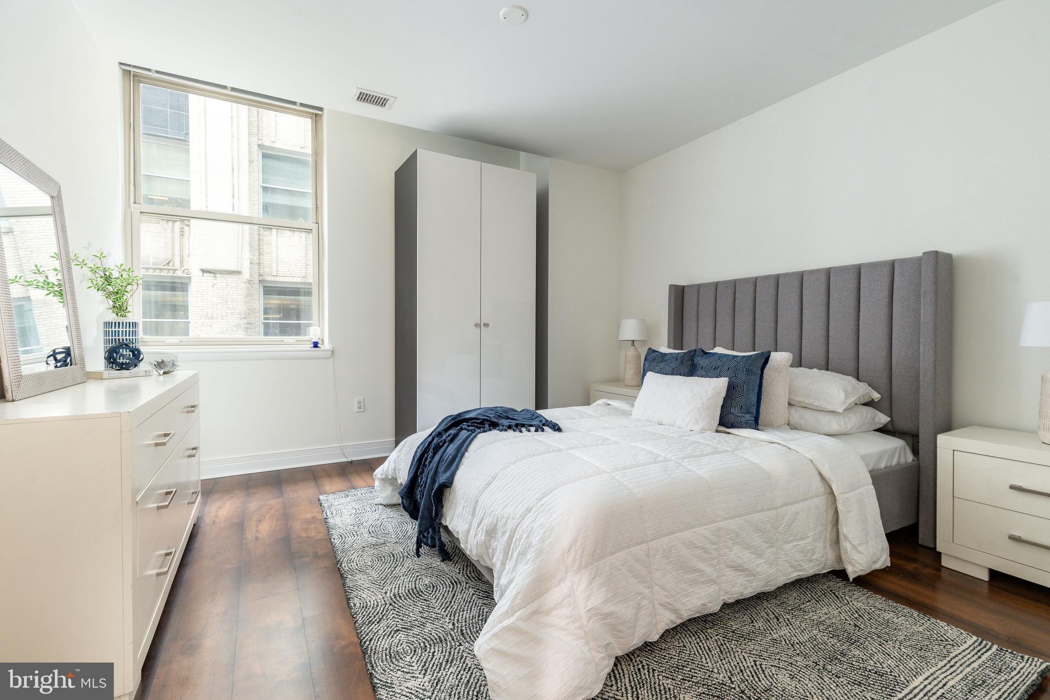 1600 ARCH STREET 18 1702