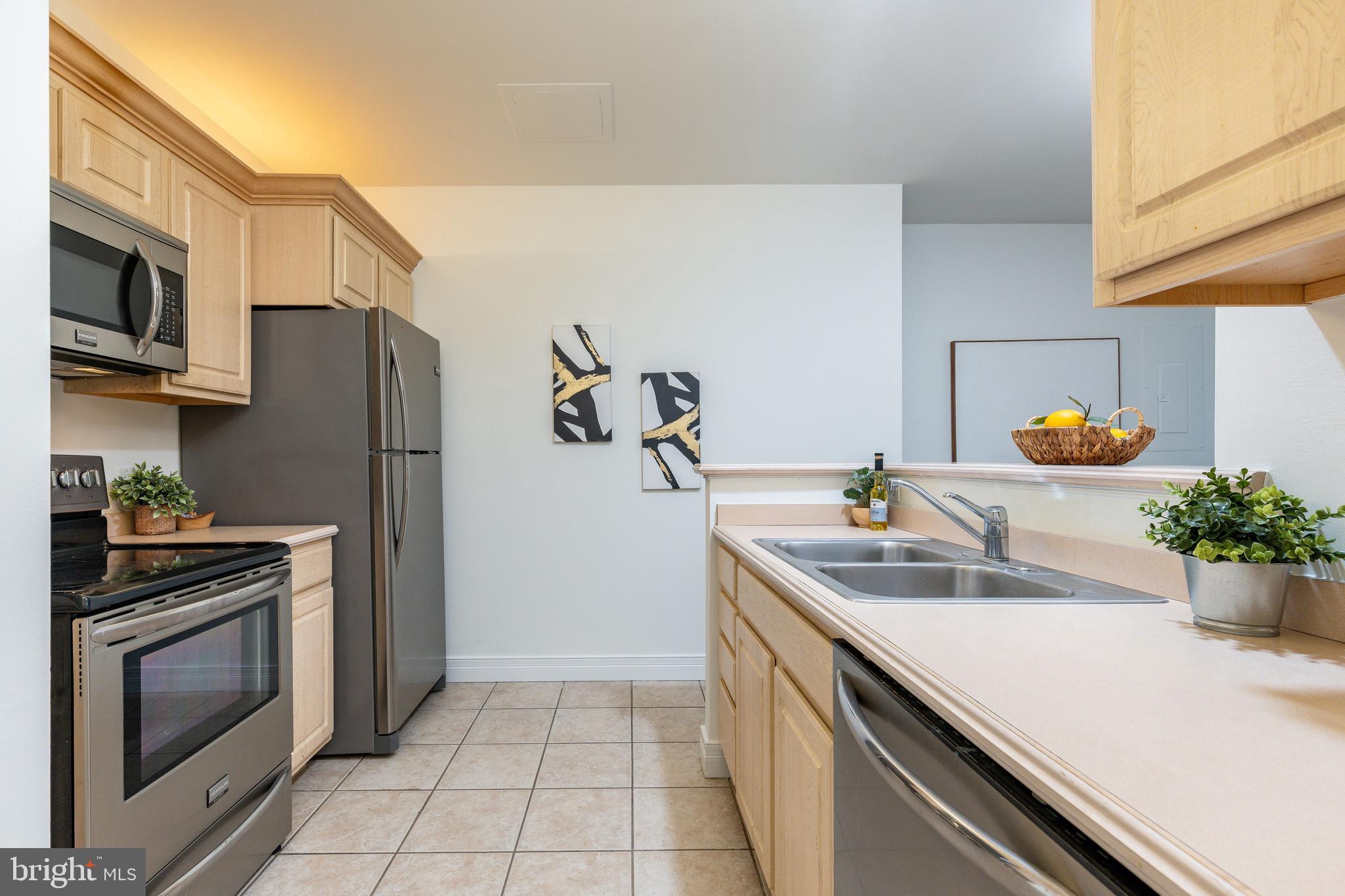 1600 ARCH STREET 18 1702