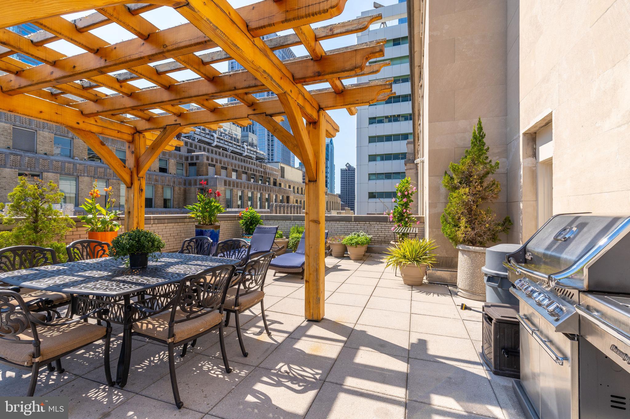 1600 ARCH STREET 18 1702