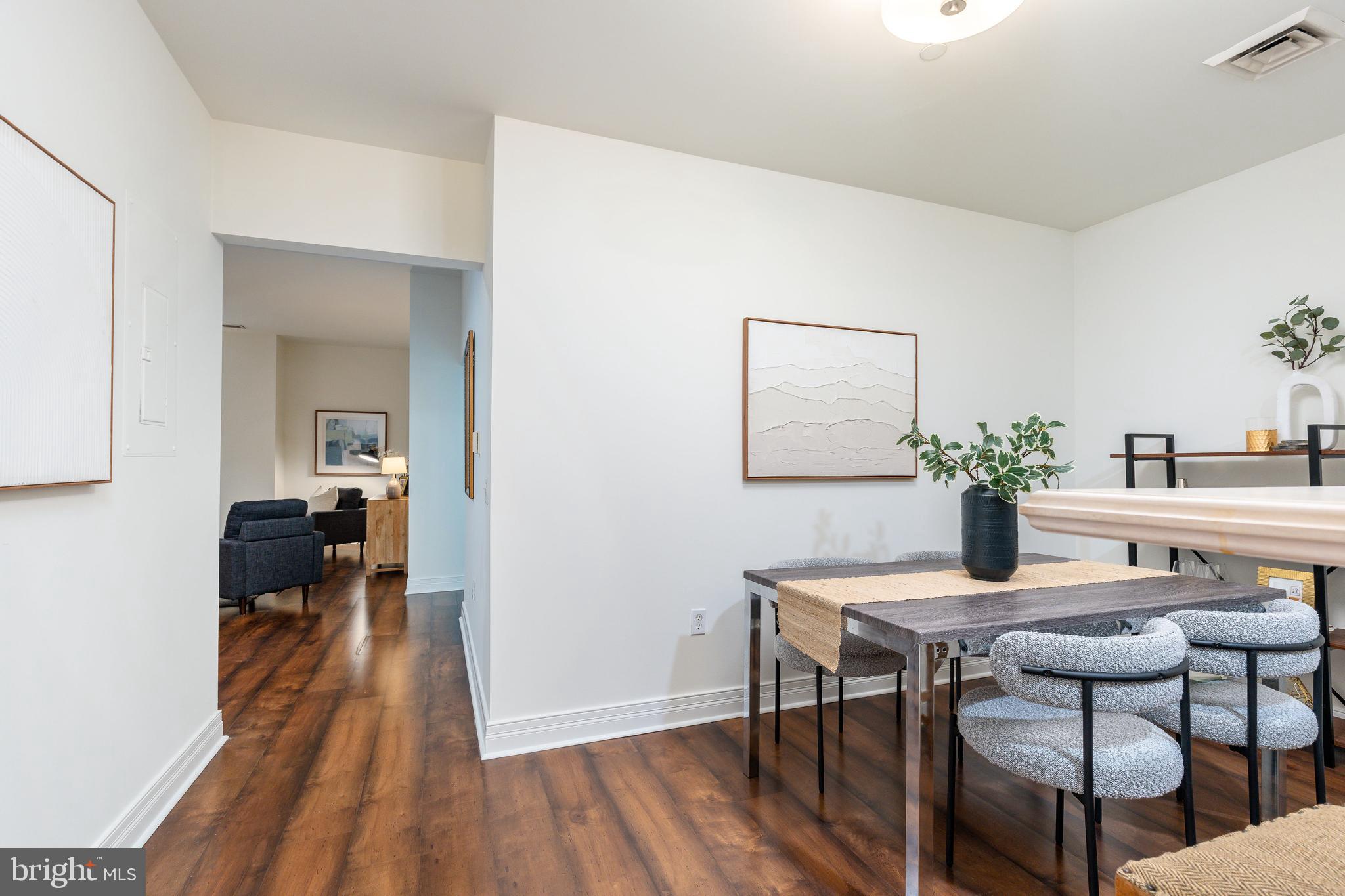 1600 ARCH STREET 18 1702