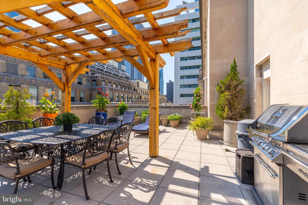 1600 ARCH STREET 18 1702