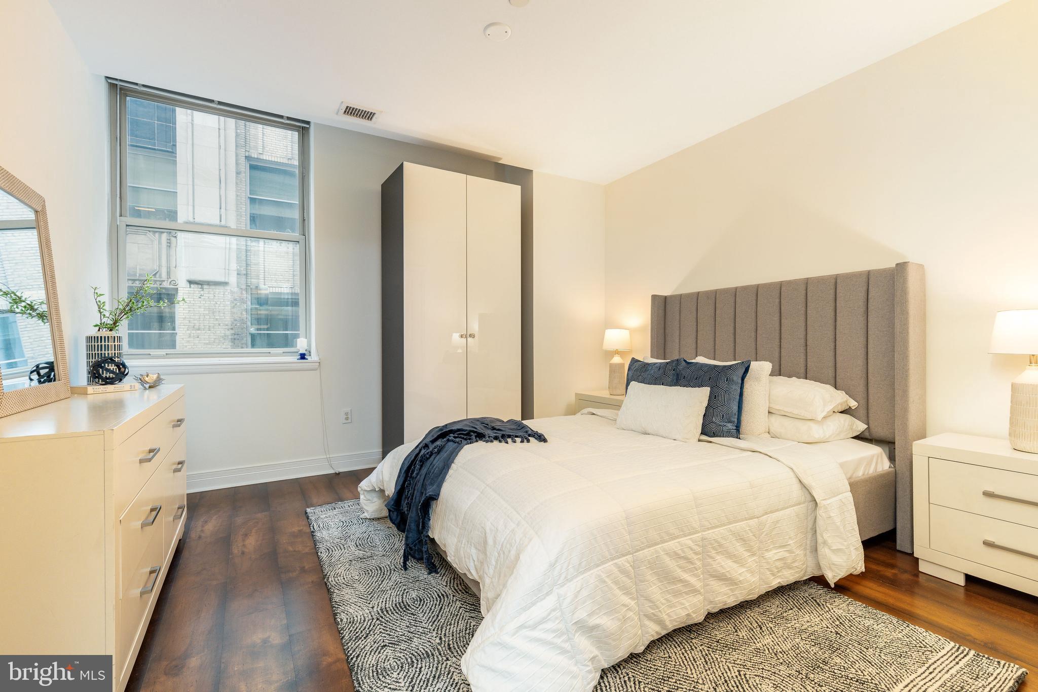 1600 ARCH STREET 18 1702