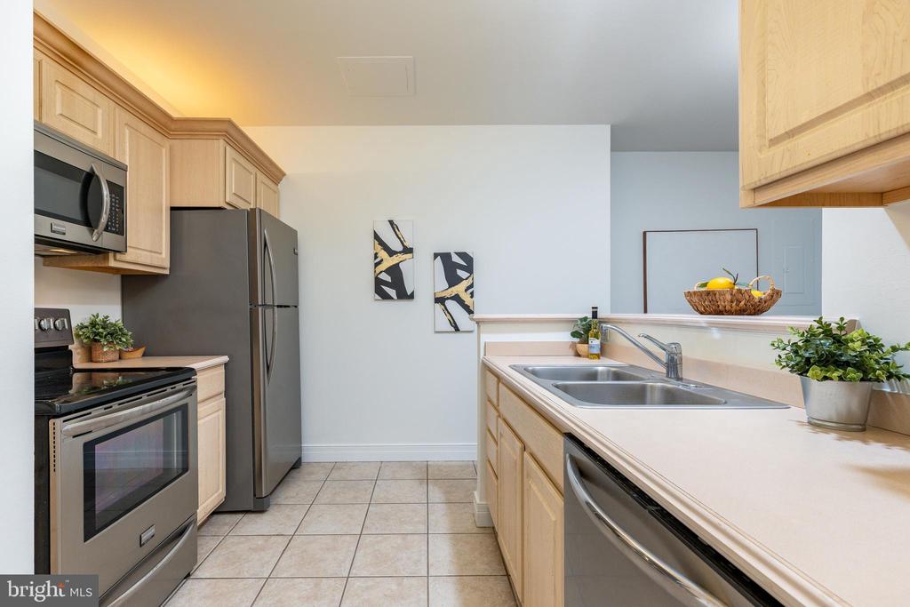 1600 ARCH STREET 18 1702