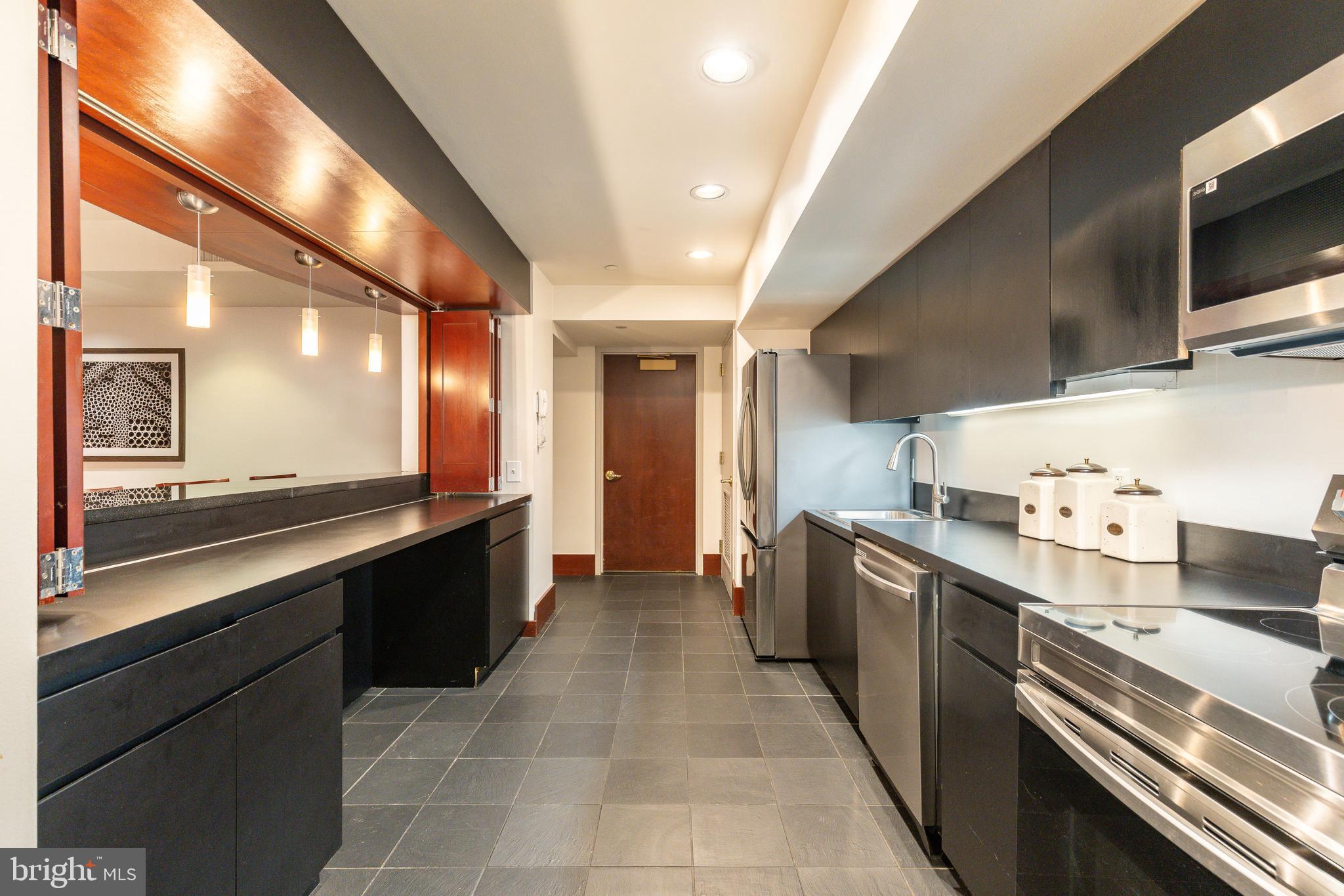 1600 ARCH STREET 18 1702