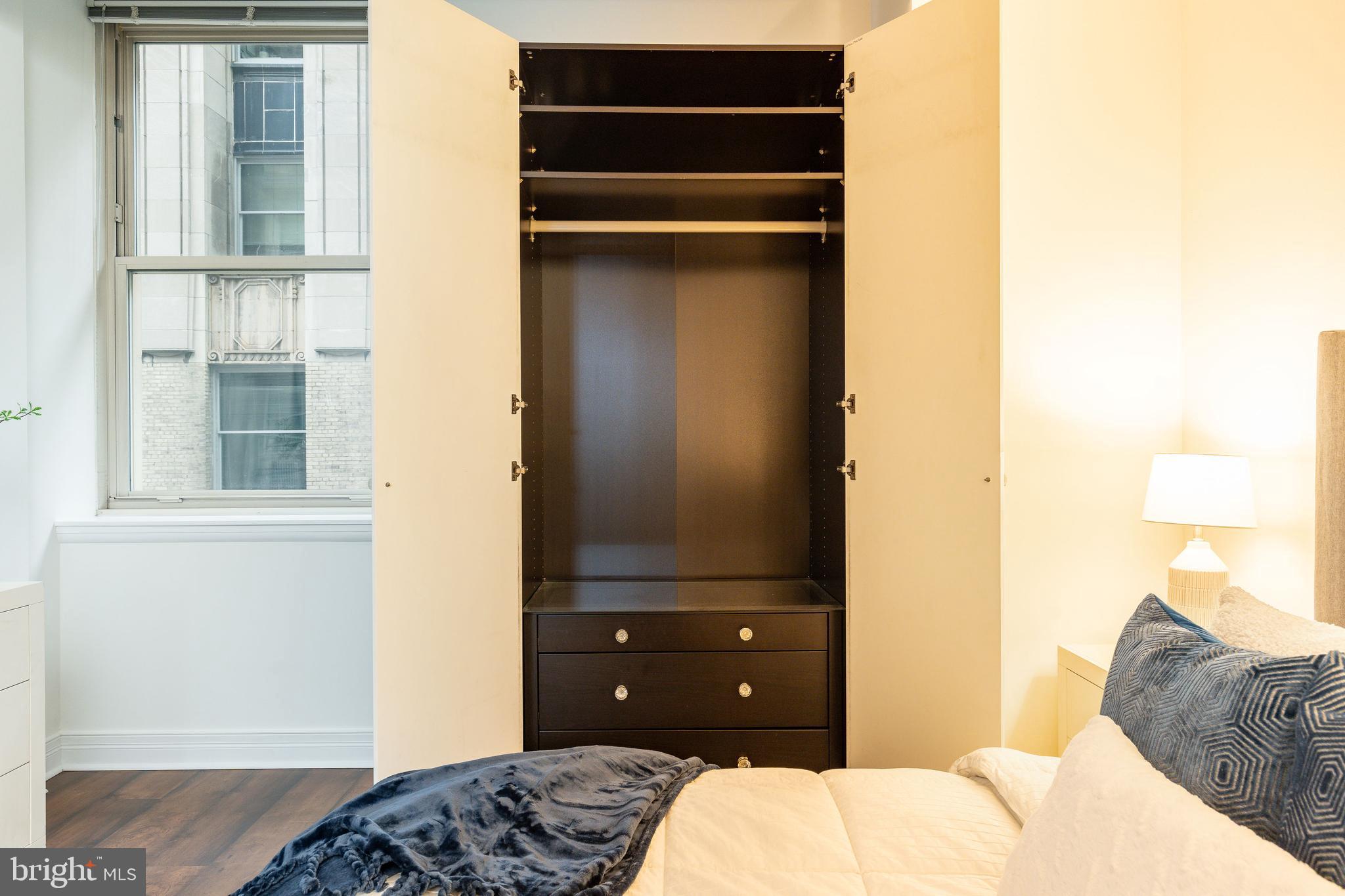 1600 ARCH STREET 18 1702