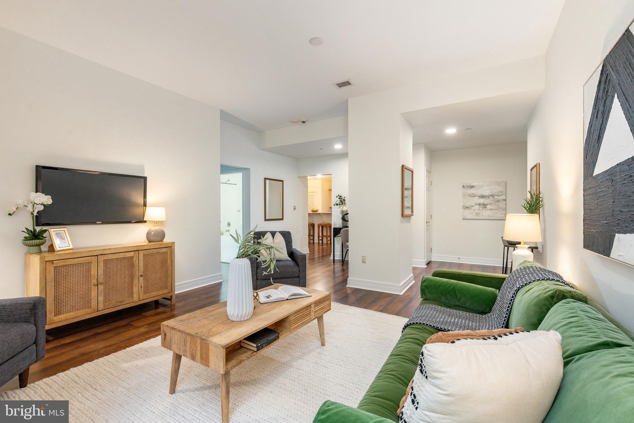 1600 ARCH STREET 18 1702