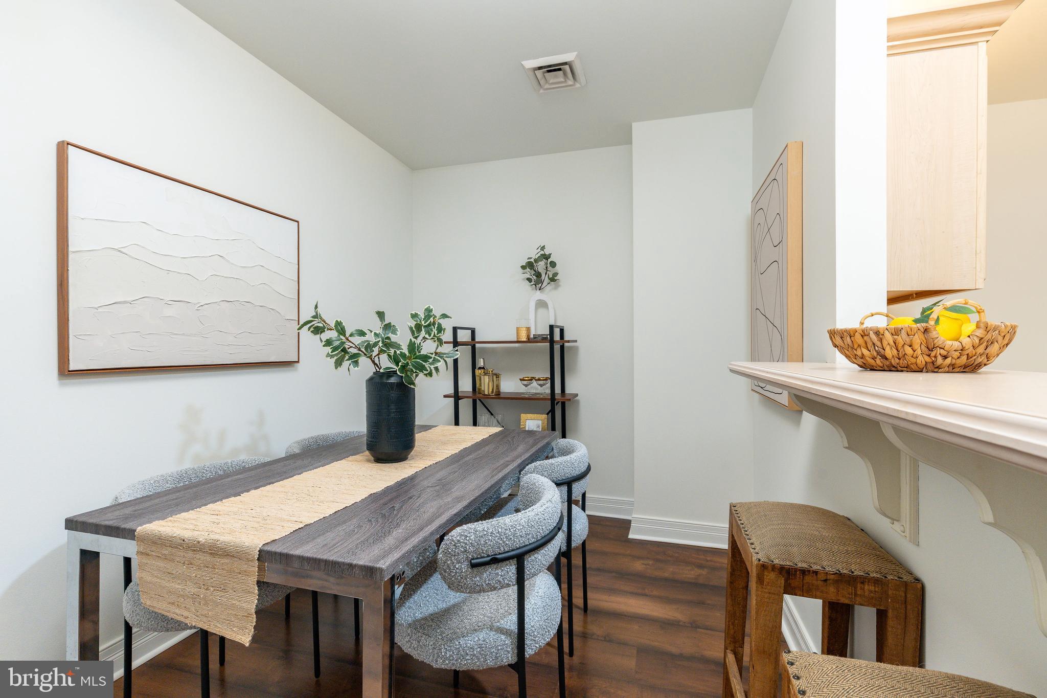 1600 ARCH STREET 18 1702