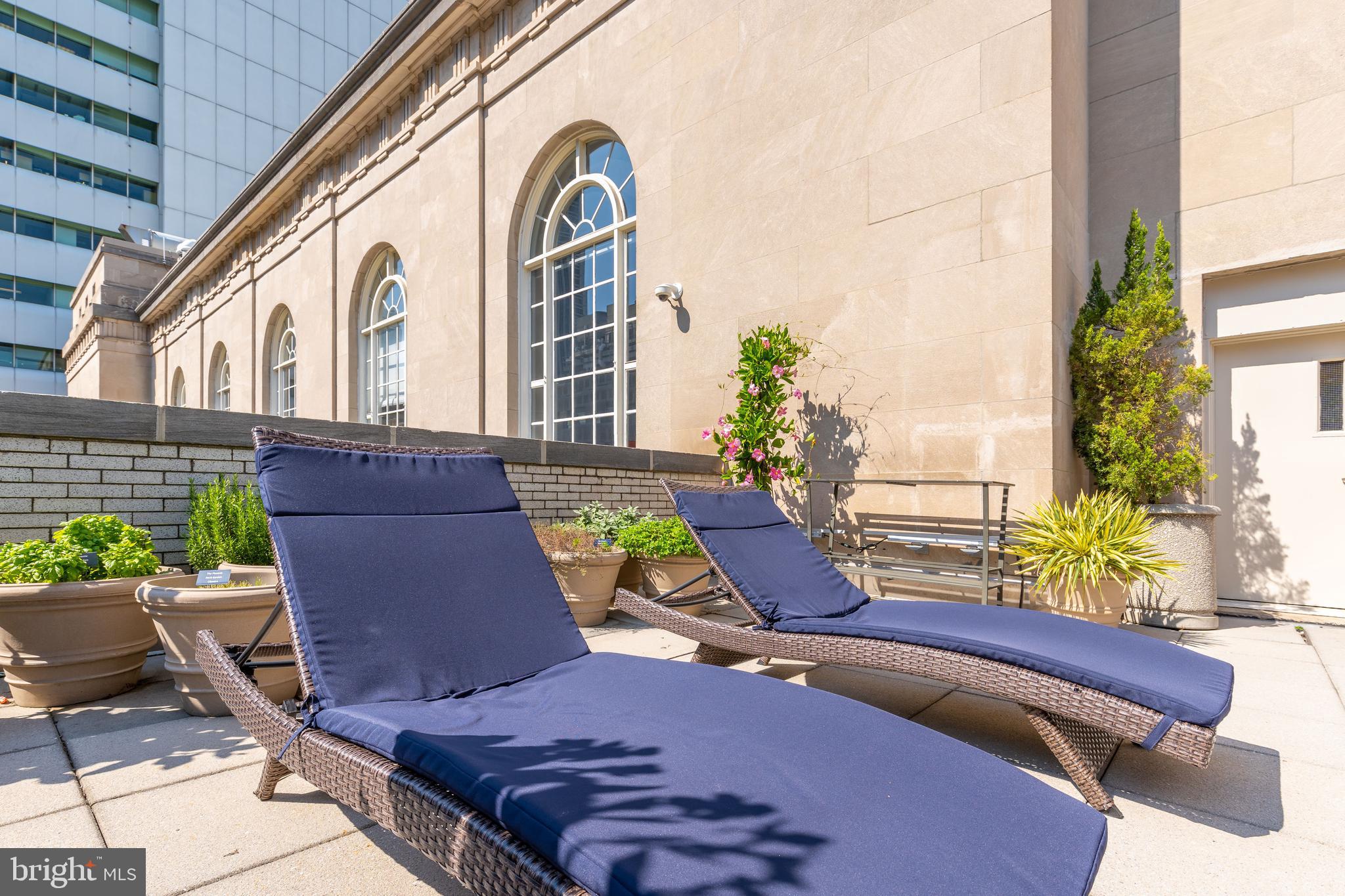 1600 ARCH STREET 18 1702