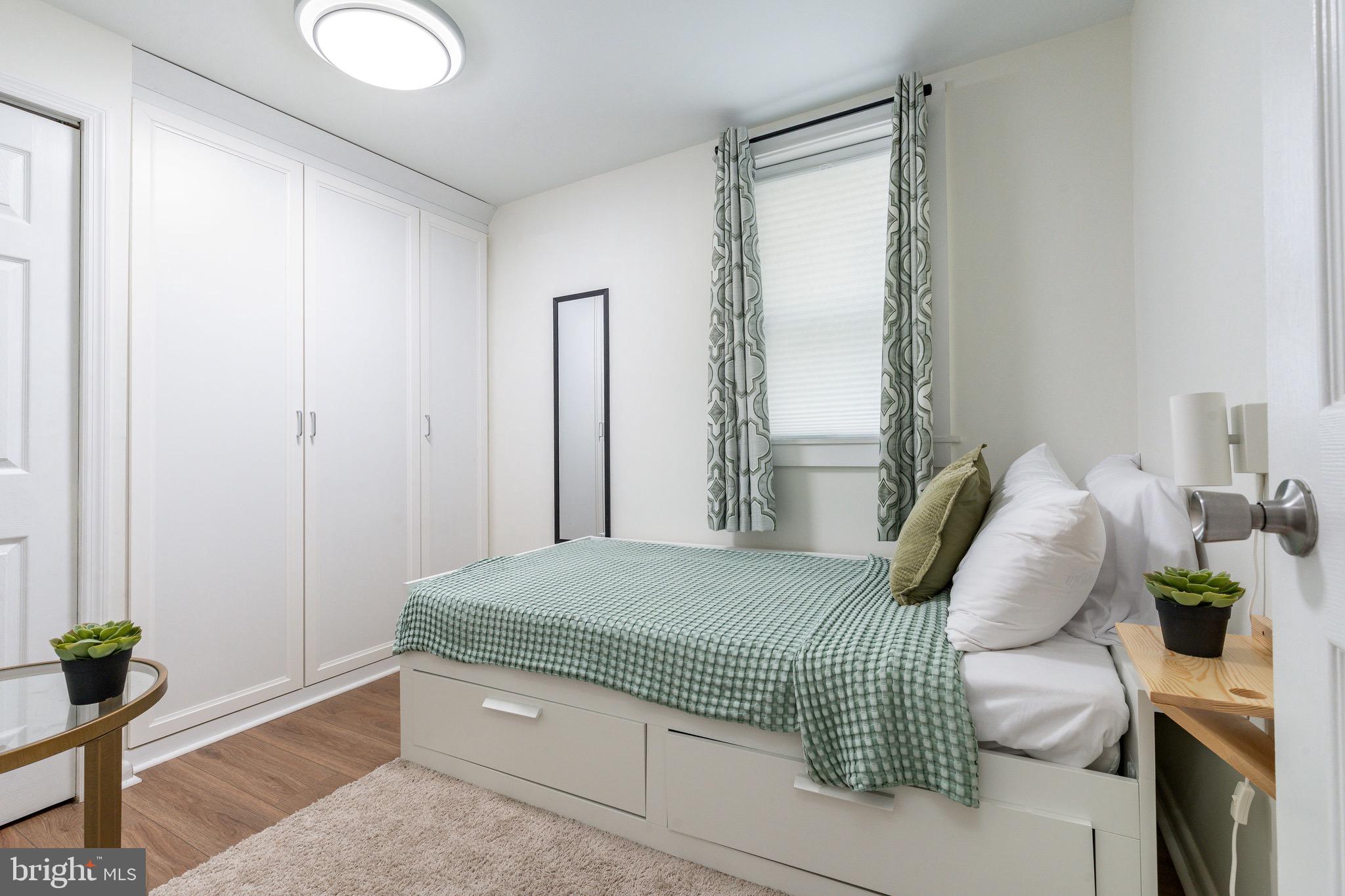 2528 CARPENTER STREET