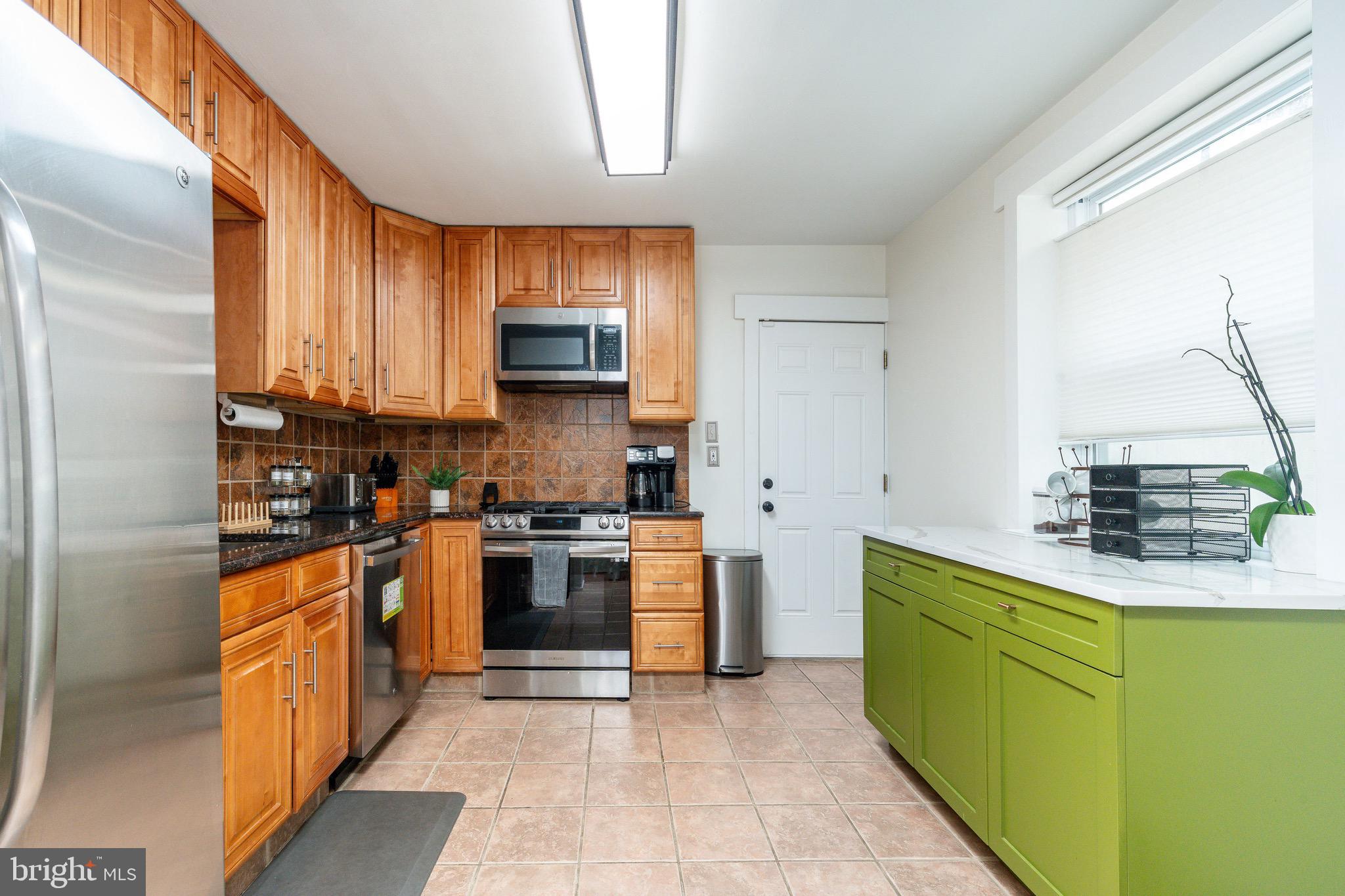 2528 CARPENTER STREET