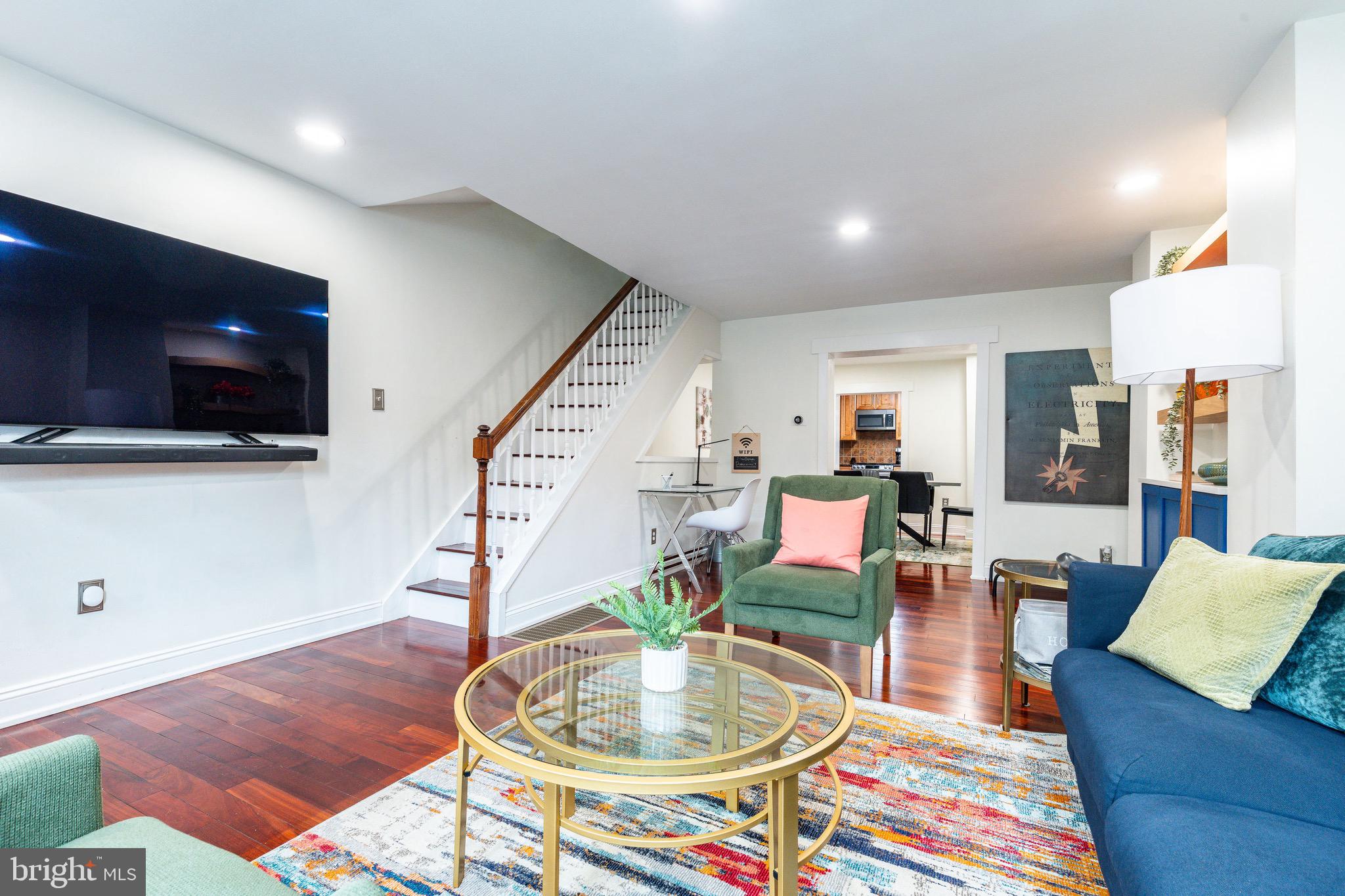 2528 CARPENTER STREET