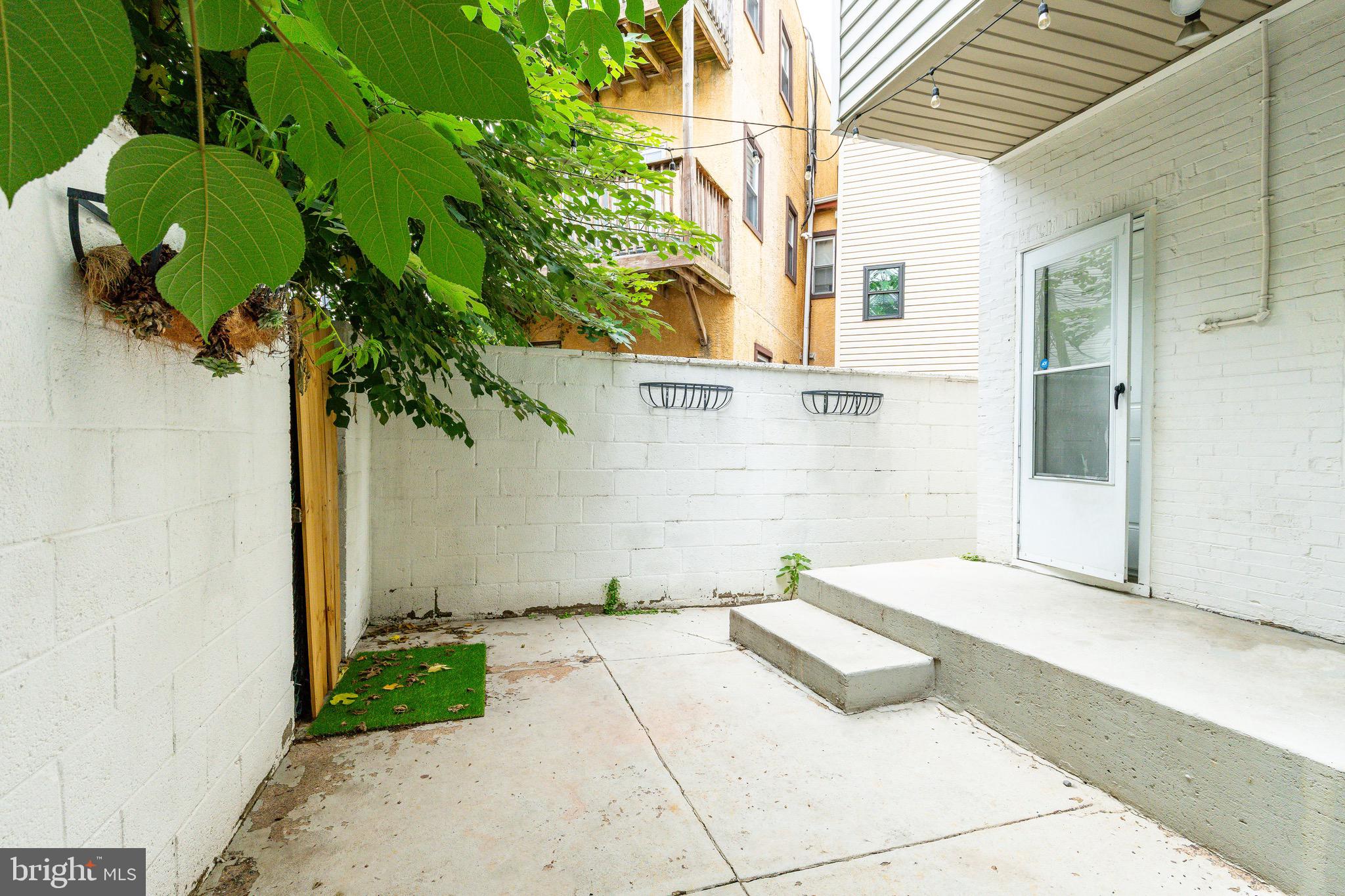 2528 CARPENTER STREET