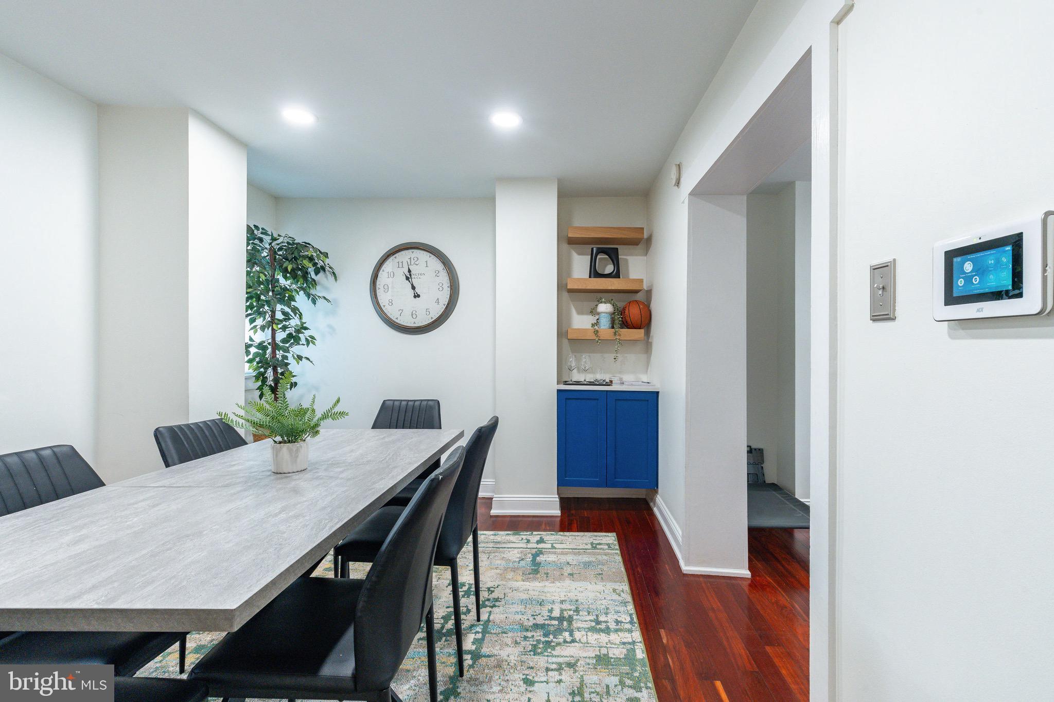 2528 CARPENTER STREET