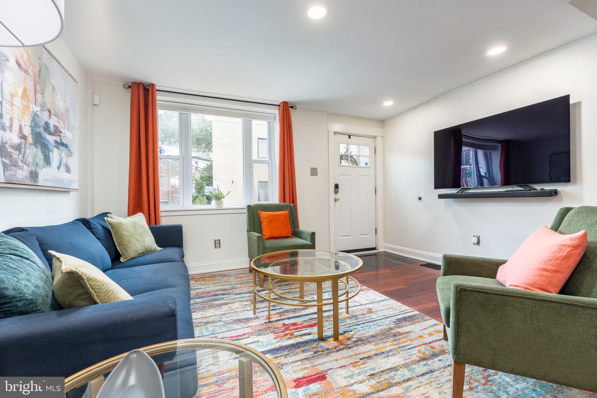 2528 CARPENTER STREET