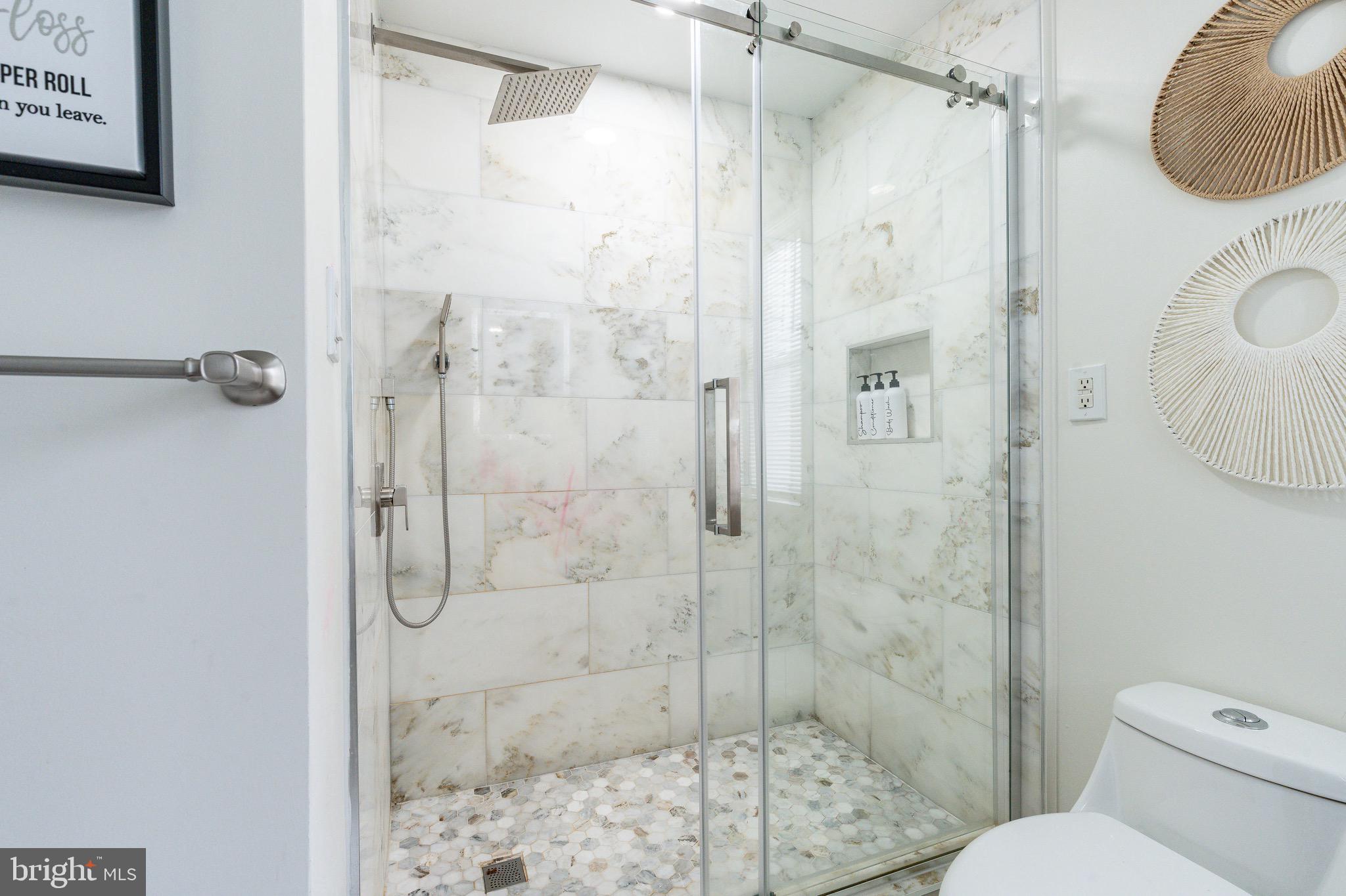 2528 CARPENTER STREET