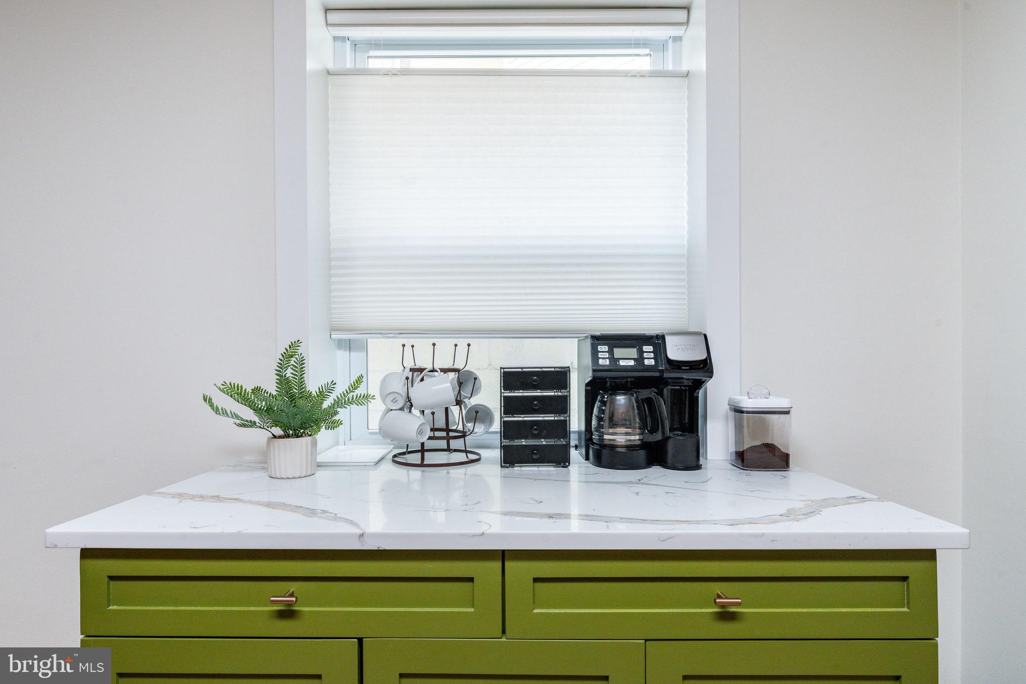 2528 CARPENTER STREET