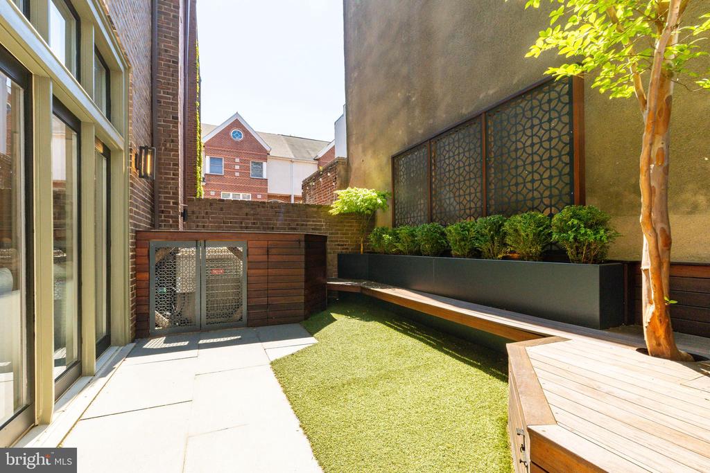 406 S 6TH STREET